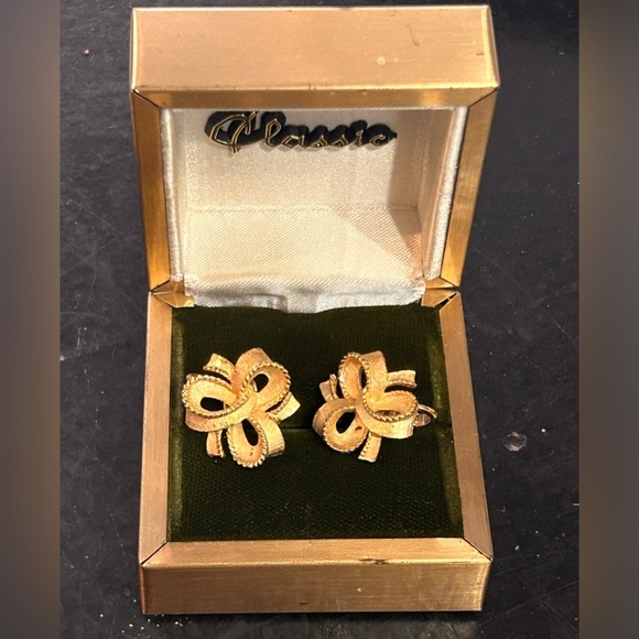 Vintage Trifari earrings - Picture 5 of 11